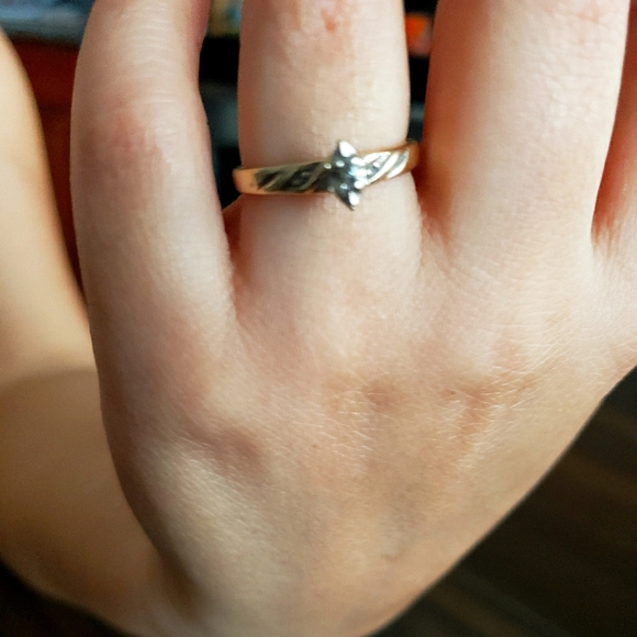 Women's ring size 7 10k - Picture 2 of 4